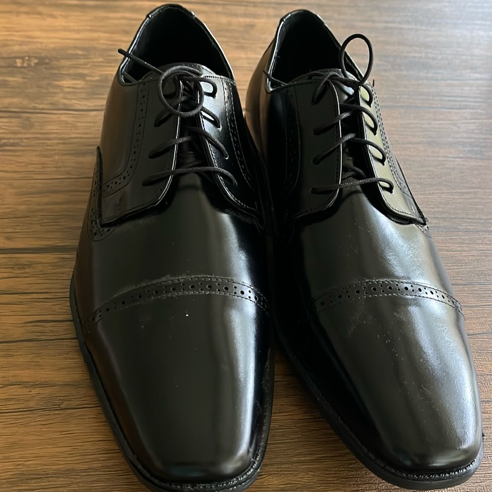 Men’s Stacy Adam’s dress shoes.